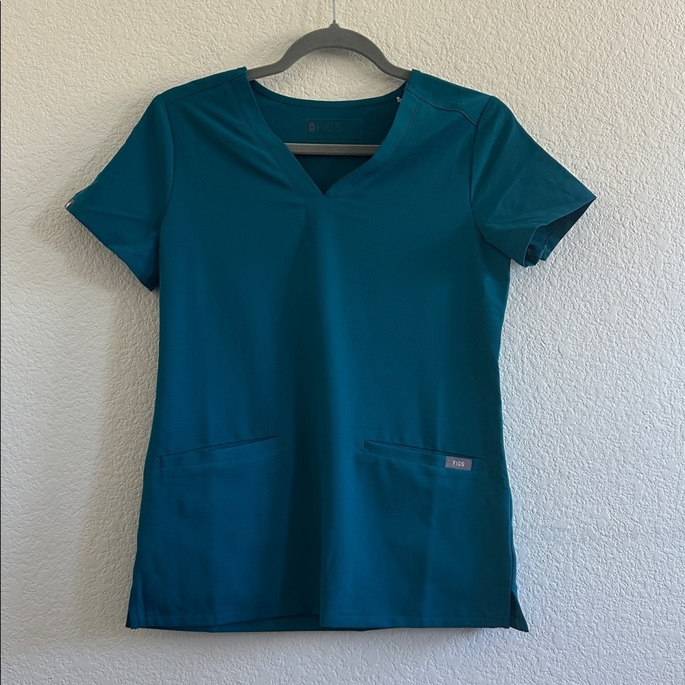NWT Figs Casma three pocket top in Pacific Blue - Picture 4 of 7
